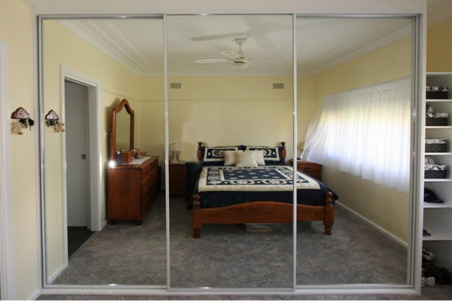 MIRROR WARDROBE
