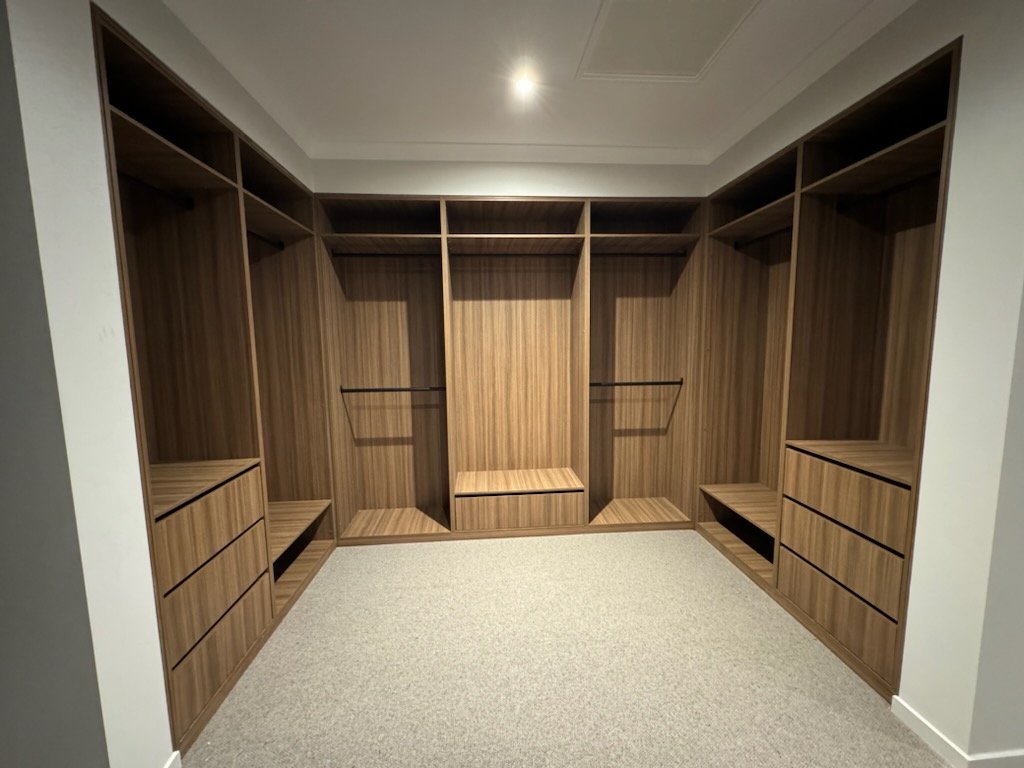 Walk in with Shaker Style drawer fronts